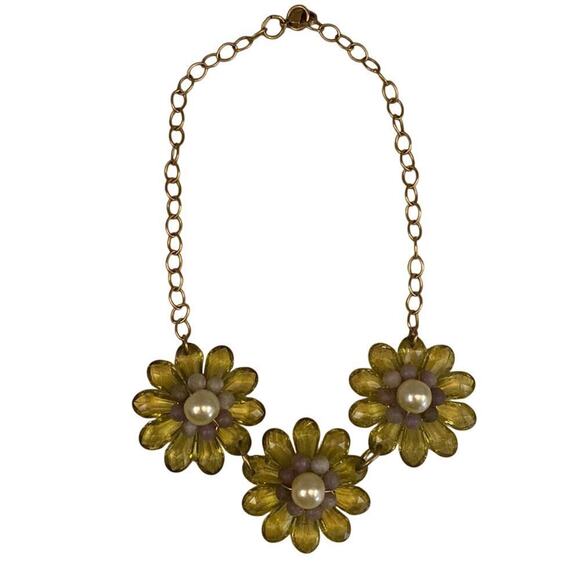 Women’s Acrylic Flower Gold Chain Faux Pearl Statement Necklace - Picture 2 of 4